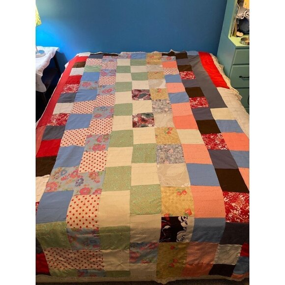 Vintage Handmade Quilt Blanket 5.5 x 6" Squares Polyester Floral Back 63 x 94